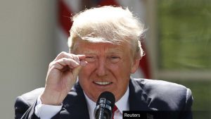 Трамп показывает, насколько изменилась температура на Земле