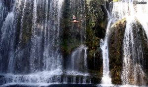 прыжки с водопада
