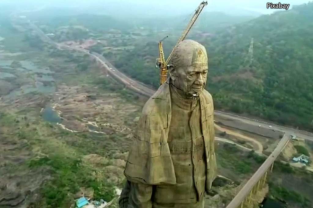 Самая высокая статуя в мире фото